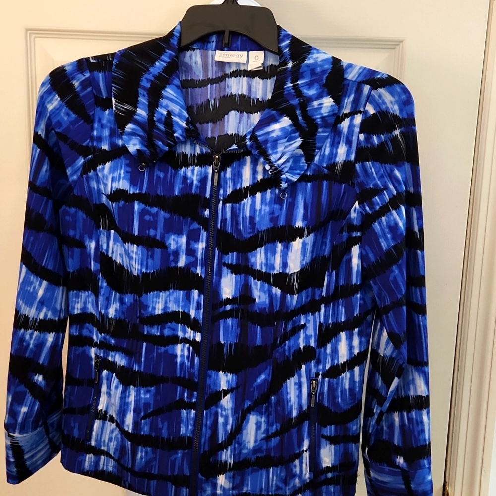 Zinergy by Chico's  Size 0, full zip, lightweight jacket